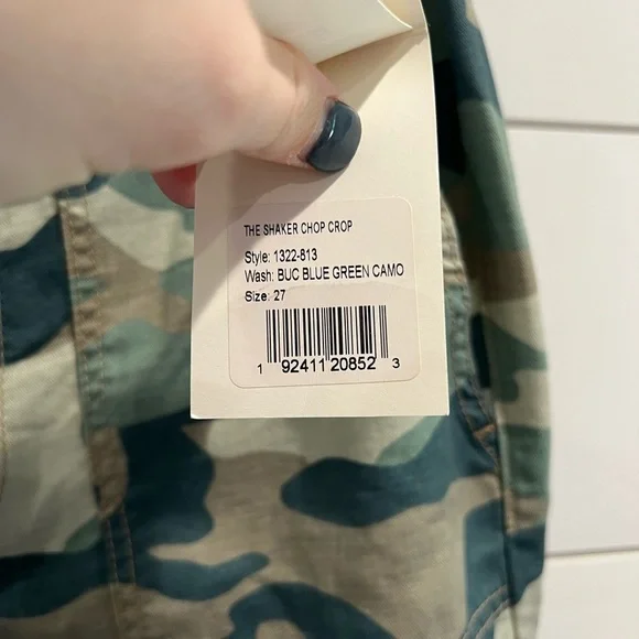 🚨BLACK FRIDAY SALE! NWT Mother shaker chop crop camo pants

8154 - Picture 6 of 10